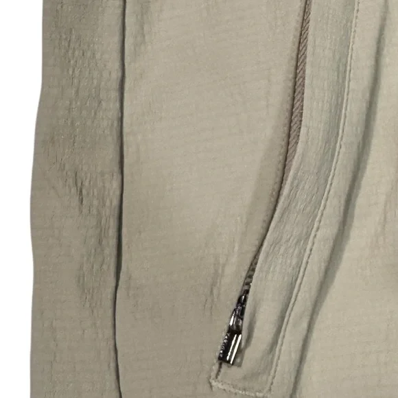 ATHLETA Trekkie North Short UPF Secure Pockets Tan Neutral NWT 16 - Picture 6 of 13